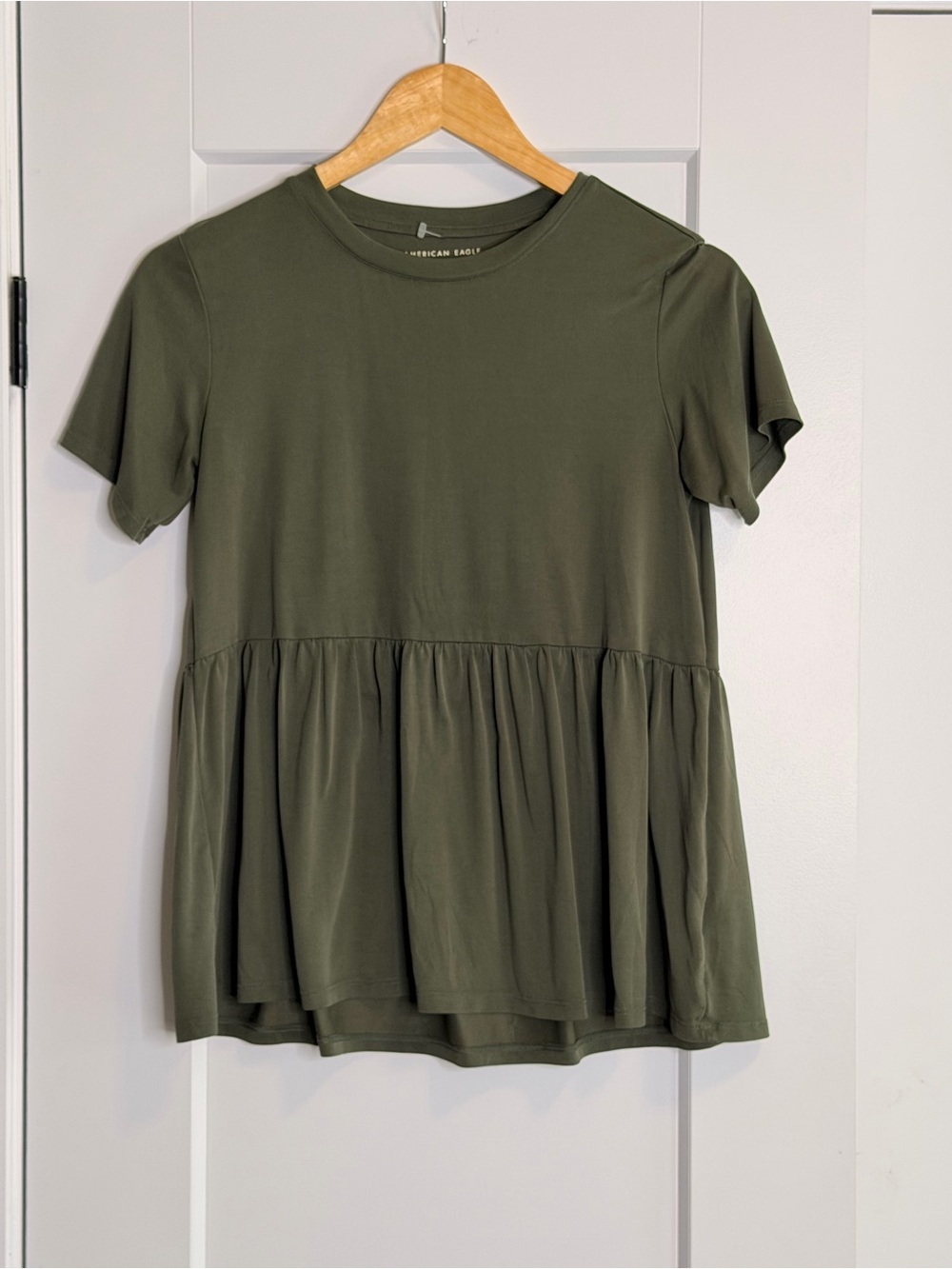 💜2 for 10-American Eagle Outfitters Olive Green Peplum Tee